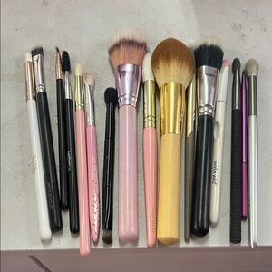Makeup brush bundle